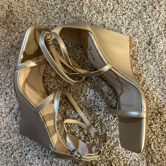 Lulu's Gold Strappy Women's Sandals size 7.5 - Picture 1 of 3